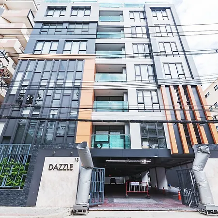 Dazzle Sukhumvit 7 Hotel