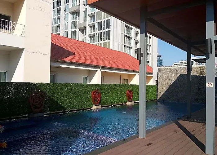 Dazzle Sukhumvit 7 4*