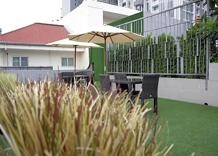 Dazzle Sukhumvit 7 Hotel 4*