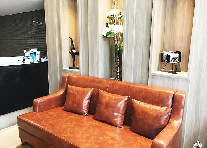 Dazzle Sukhumvit 7 Hotel