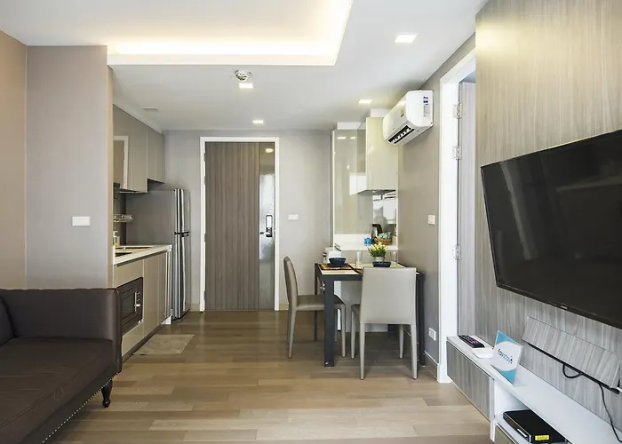 Dazzle Sukhumvit 7 Hotel 4*