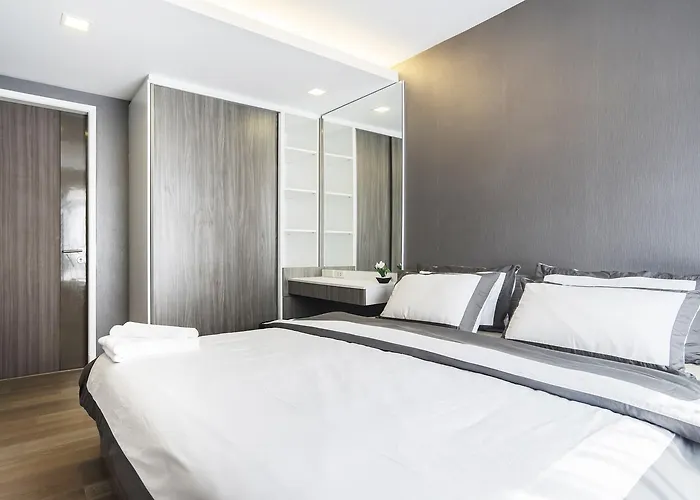 Dazzle Sukhumvit 7 Hotel 4*