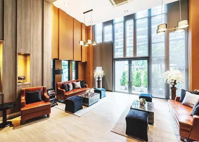 Hotel Dazzle Sukhumvit 7 4*