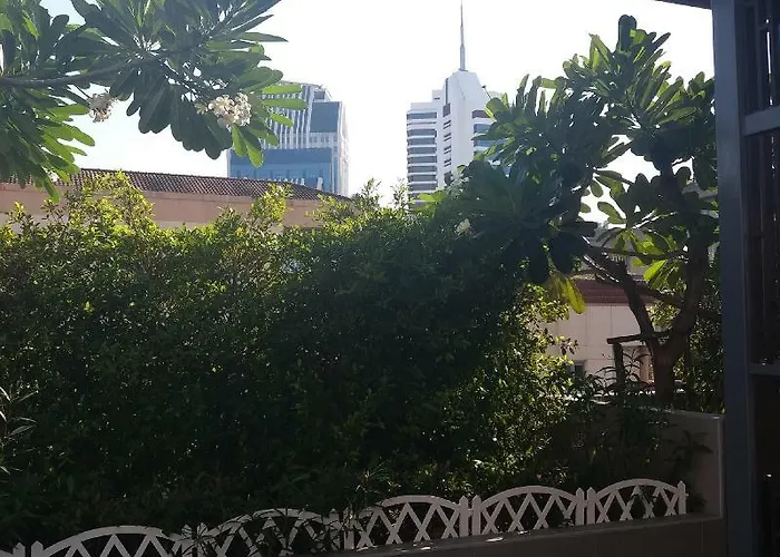 Dazzle Sukhumvit 7 Hotel 4*
